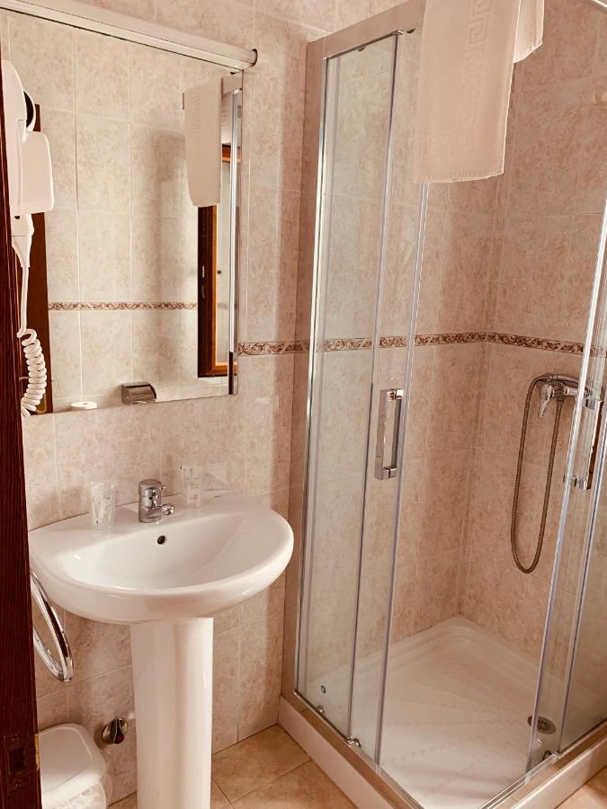فندق Hostal La Serna بوت المظهر الخارجي الصورة