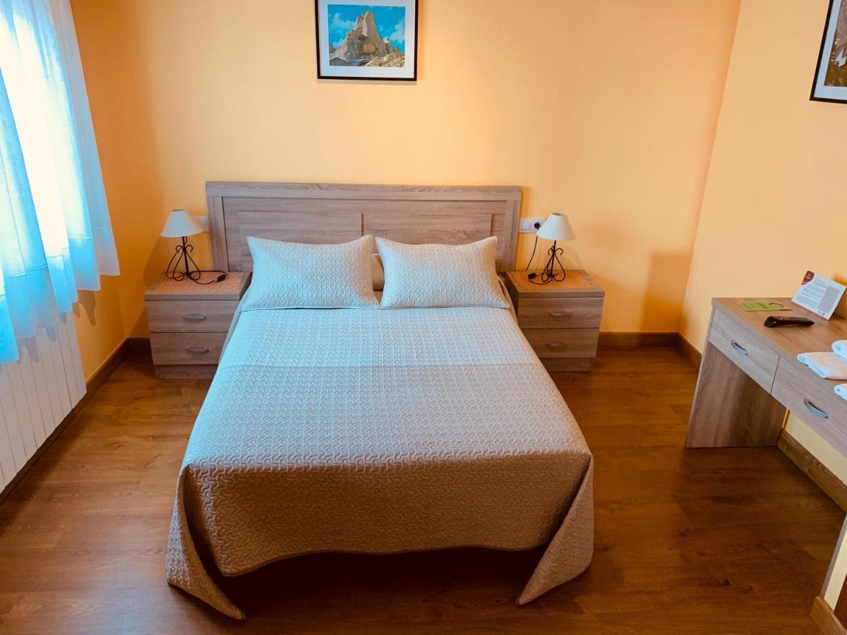 فندق Hostal La Serna بوت المظهر الخارجي الصورة