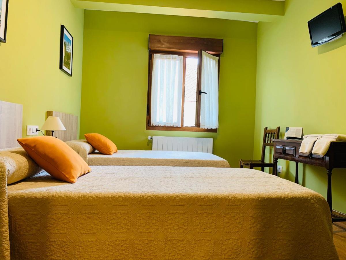 فندق Hostal La Serna بوت المظهر الخارجي الصورة
