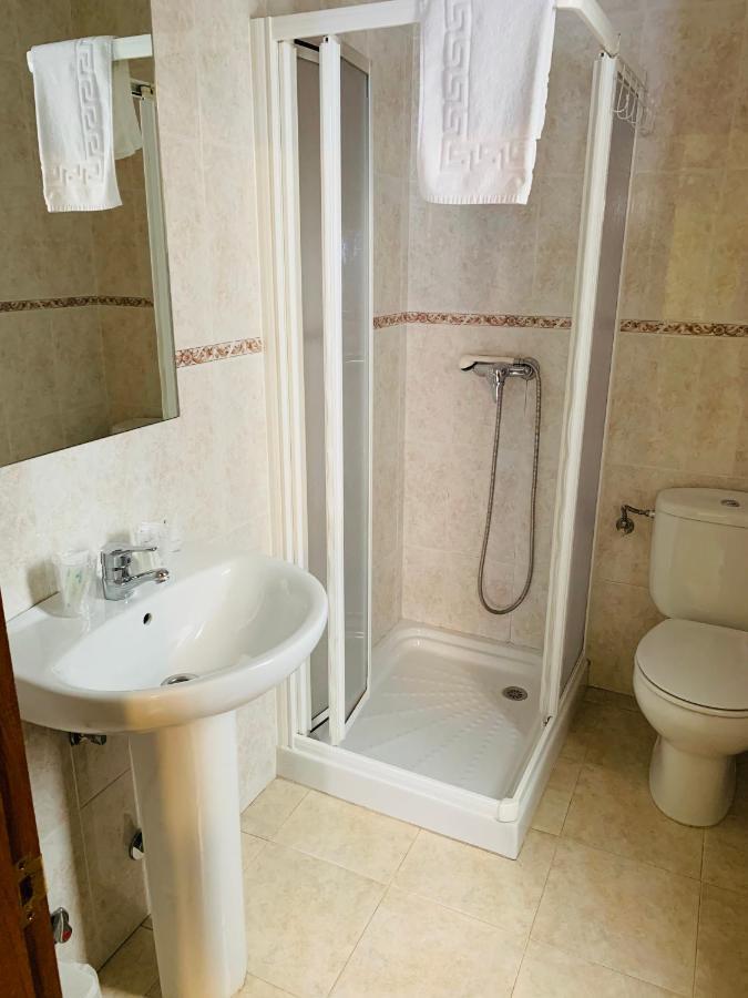 فندق Hostal La Serna بوت المظهر الخارجي الصورة