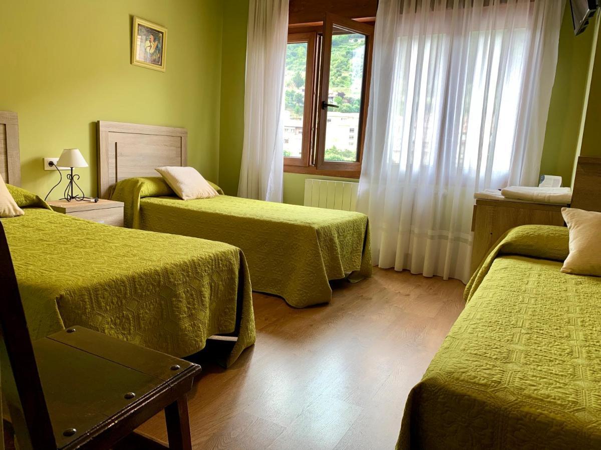 فندق Hostal La Serna بوت المظهر الخارجي الصورة