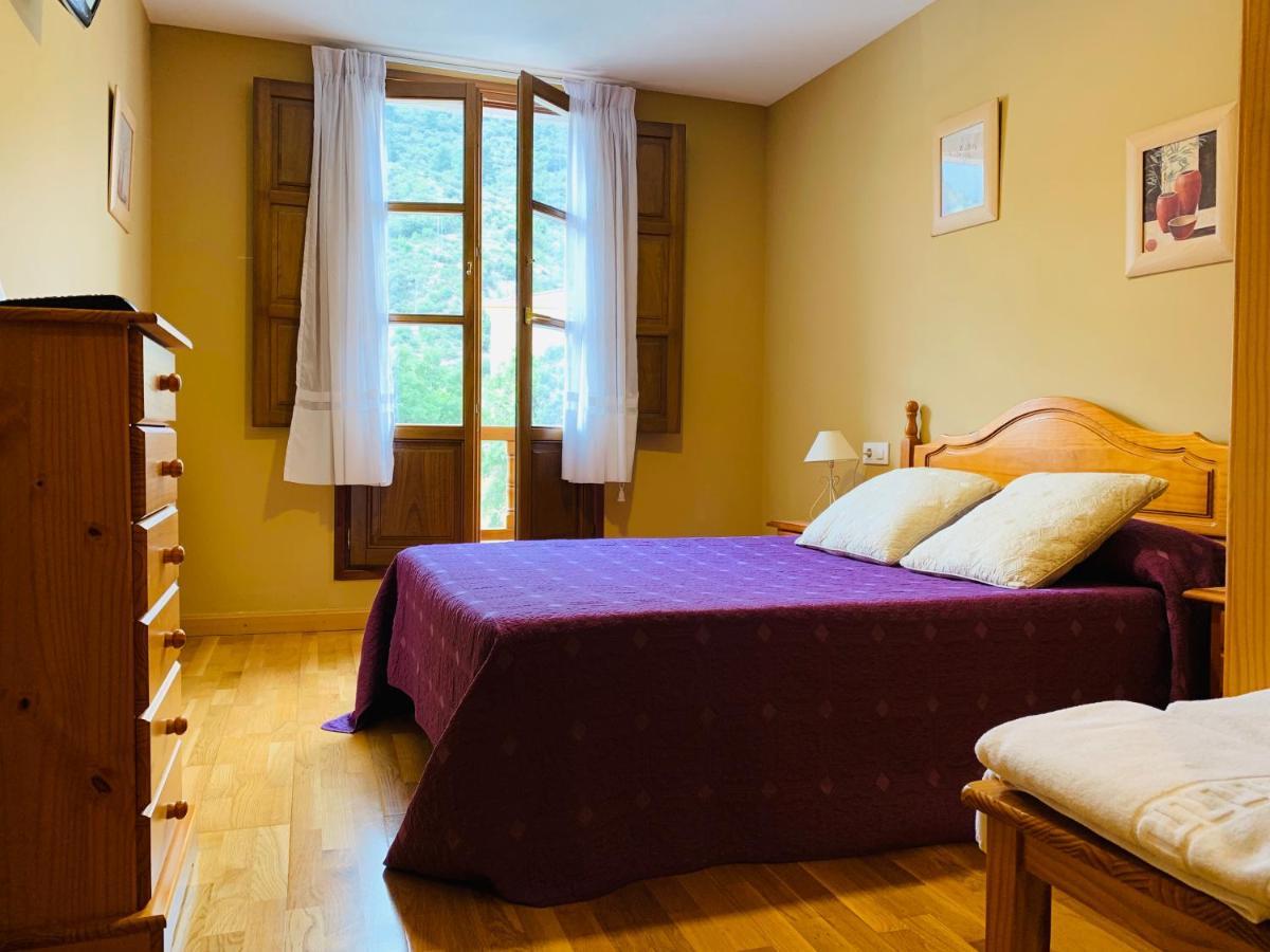 فندق Hostal La Serna بوت المظهر الخارجي الصورة