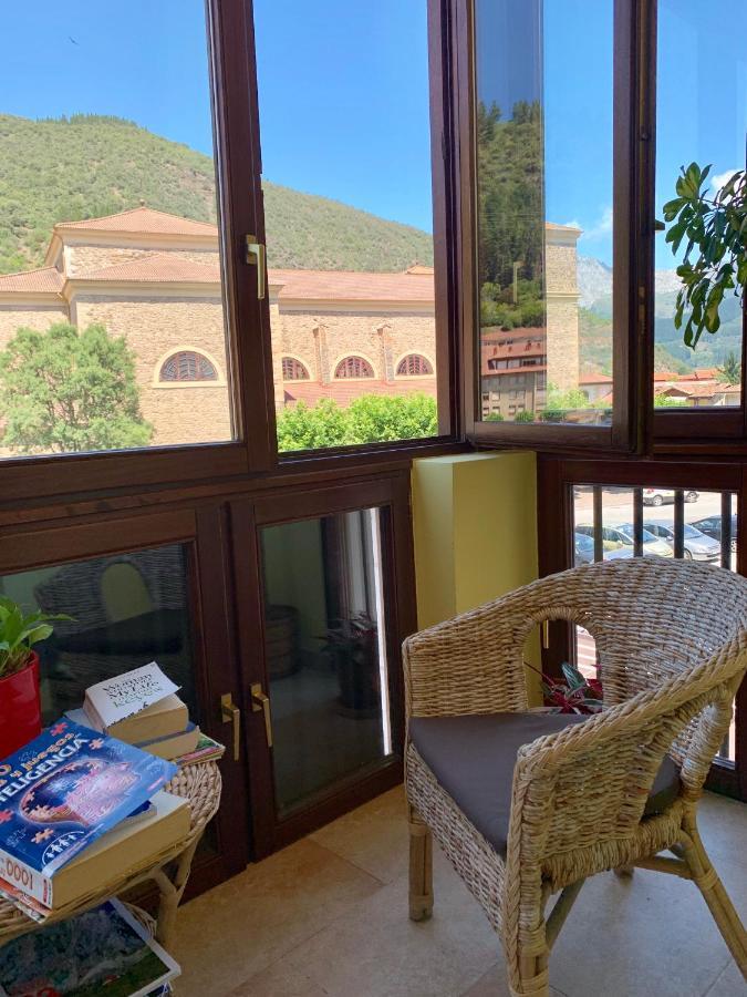 فندق Hostal La Serna بوت المظهر الخارجي الصورة